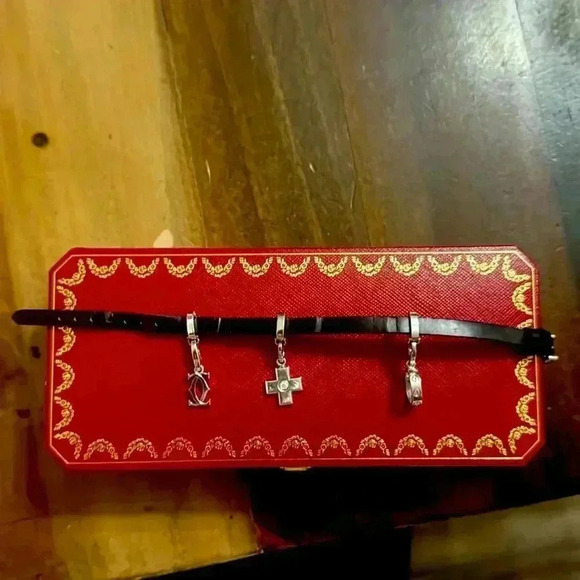 RARE CARTIER 18k WHITE GOLD BUCKLE ON CARTIER LEATHER CHARM BRACELET. 3 CHARMS - Picture 4 of 11
